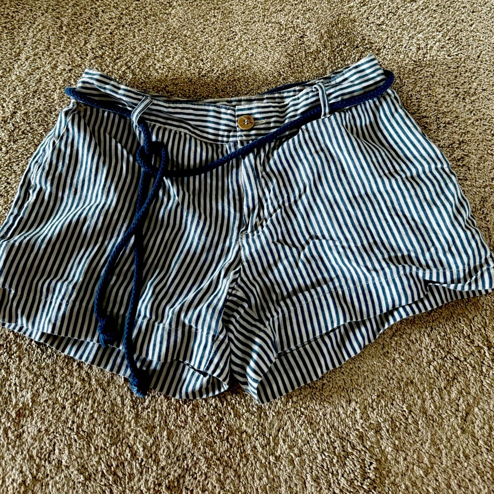 Women’s striped linen shorts